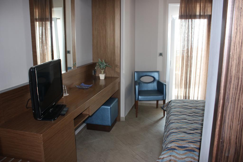 Hotel Cariatis Nea Kallikrateia Exteriör bild